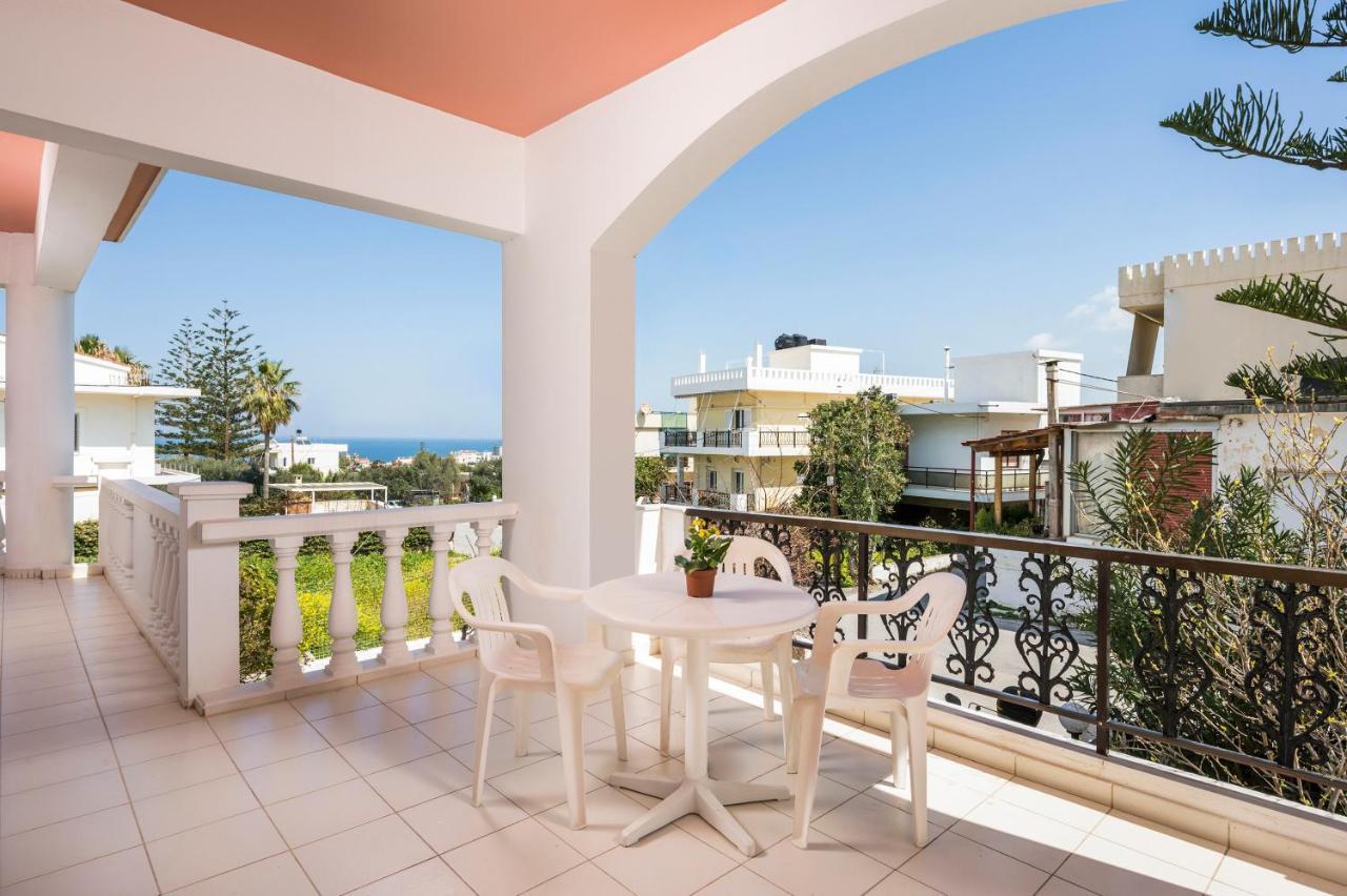 Captain Michalis Apartments Galatás Exterior foto