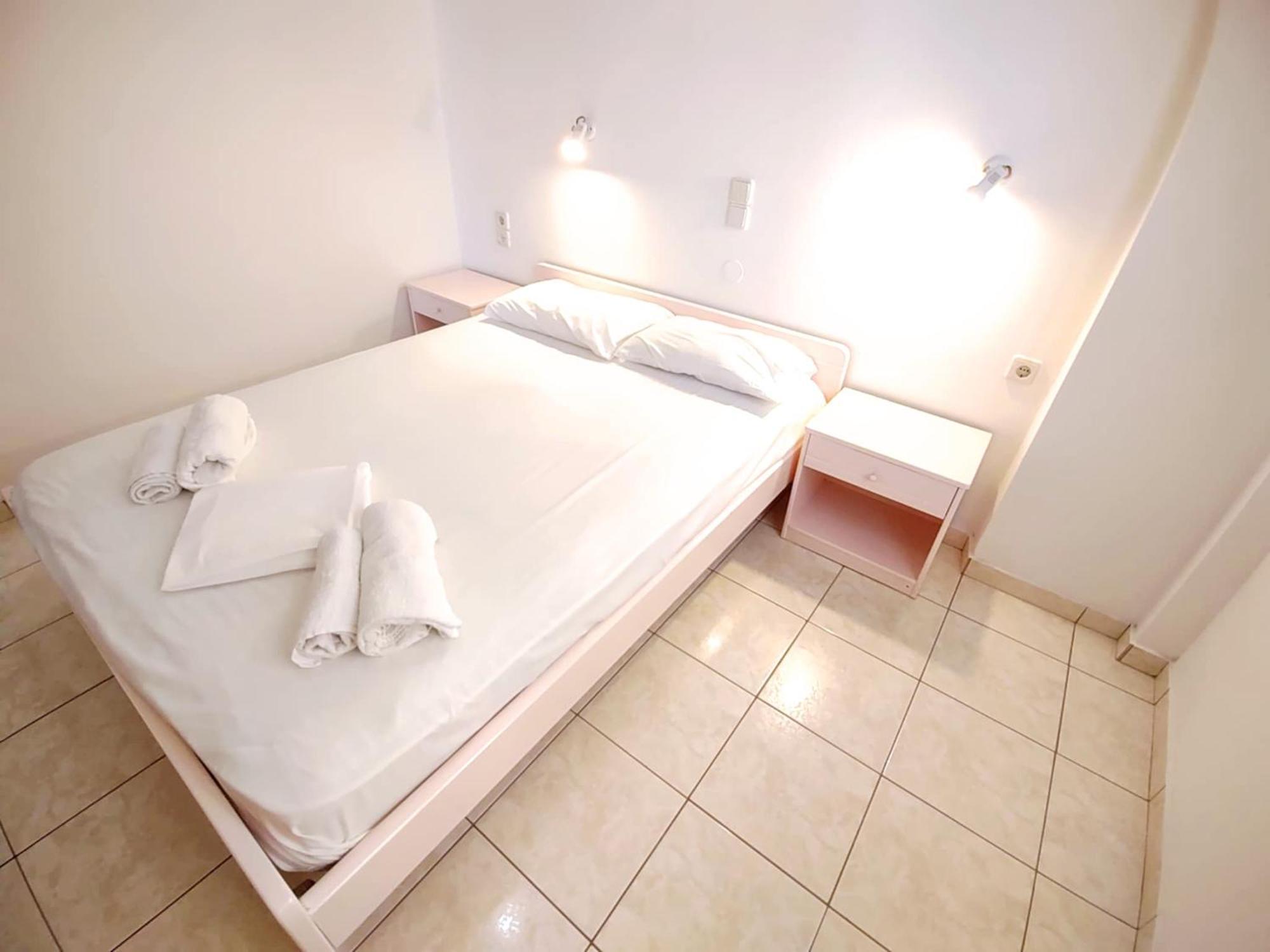 Captain Michalis Apartments Galatás Exterior foto